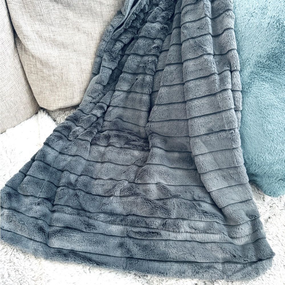 Soft Gray Faux Fur Velvet Luxury Throw Blanket